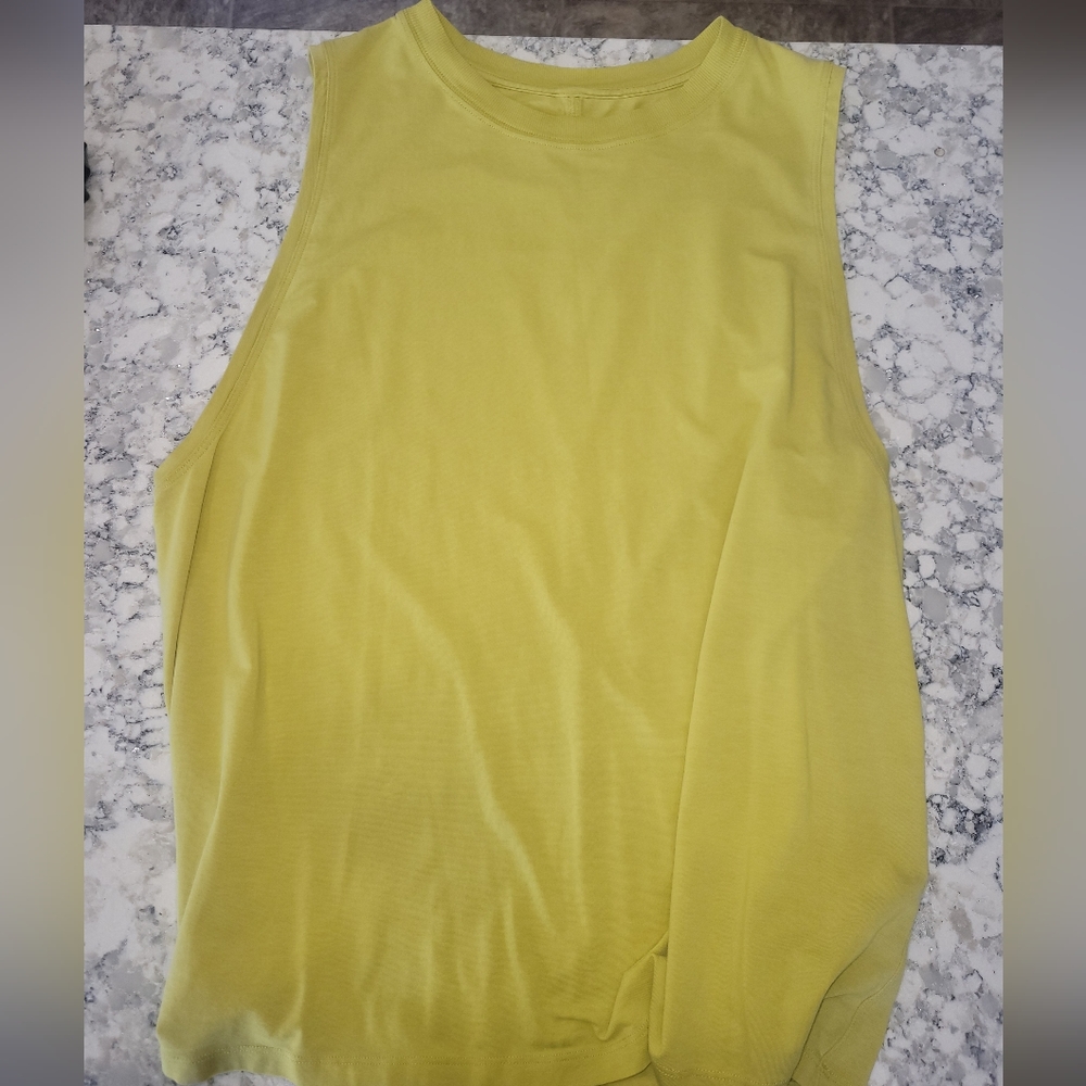 Lululemon muscle tee